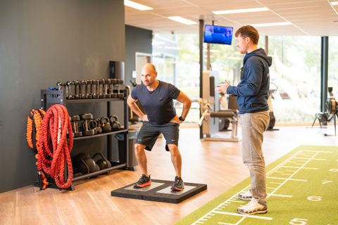 Jeugdsporter tijdens een krachtmeting met VALD-apparatuur